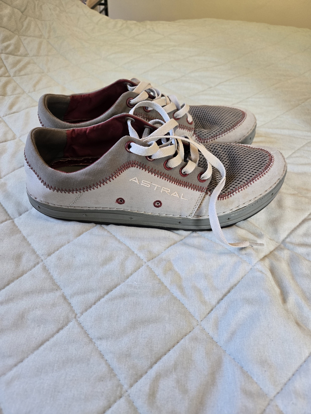 Astral Men's Gray and Burgundy Casual Sneakers